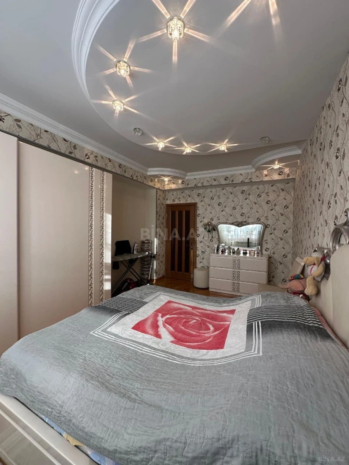 Satılır 2 otaqlı mənzil 100 m²