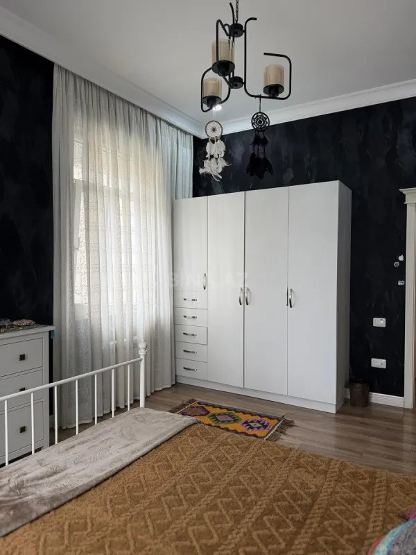 Satılır 4 otaqlı mənzil 157 m²