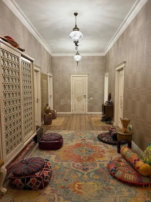 Satılır 4 otaqlı mənzil 157 m²