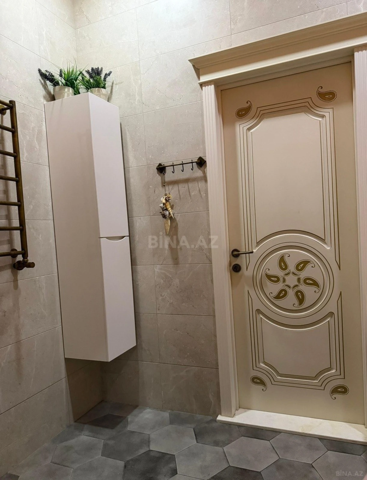 Satılır 4 otaqlı mənzil 157 m²