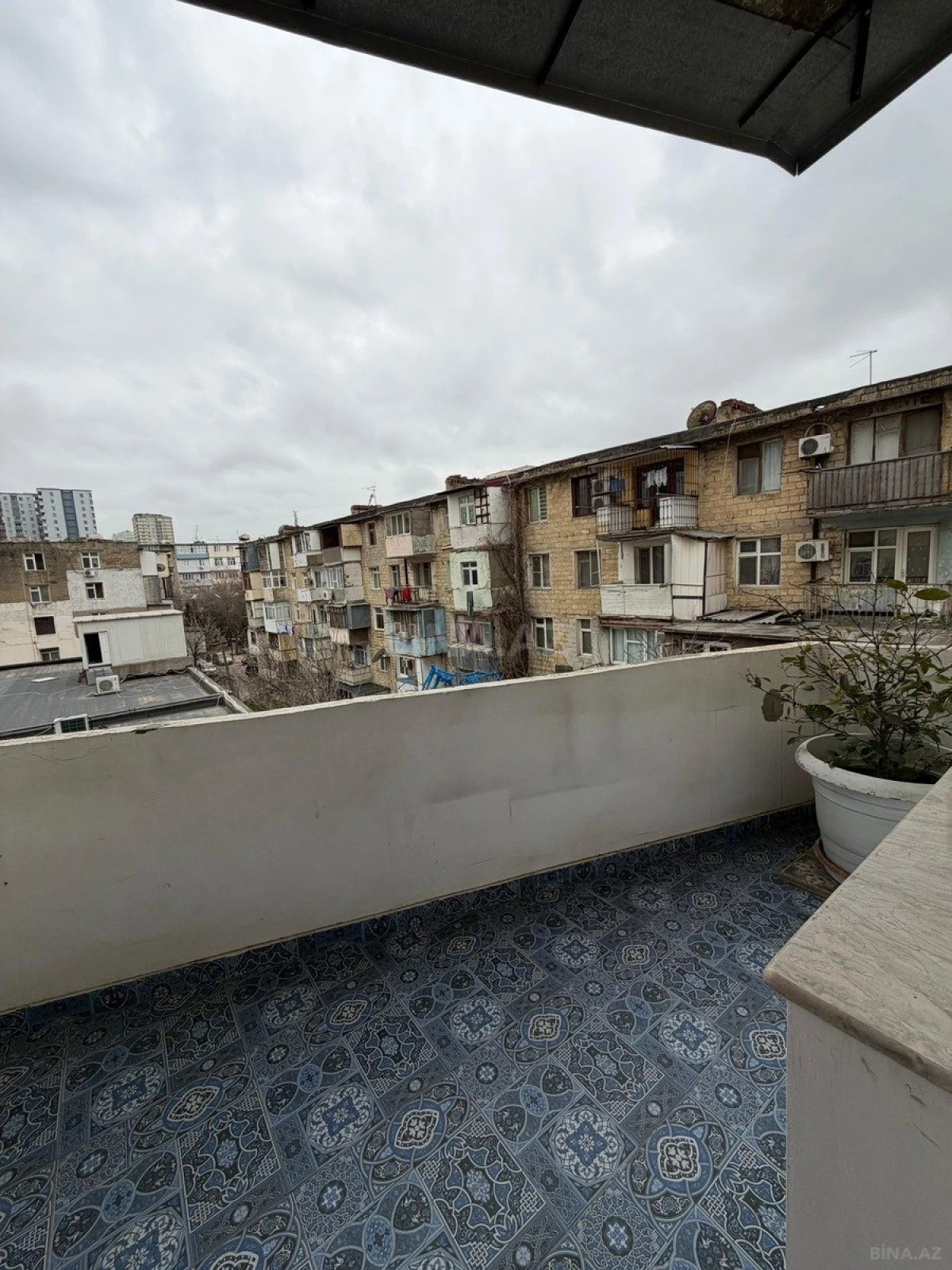 Satılır 4 otaqlı mənzil 157 m²