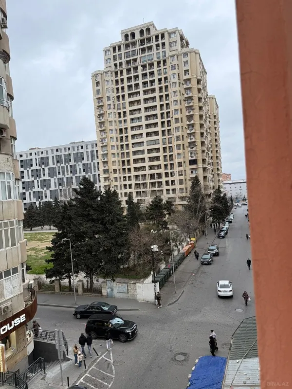 Satılır 4 otaqlı mənzil 157 m²