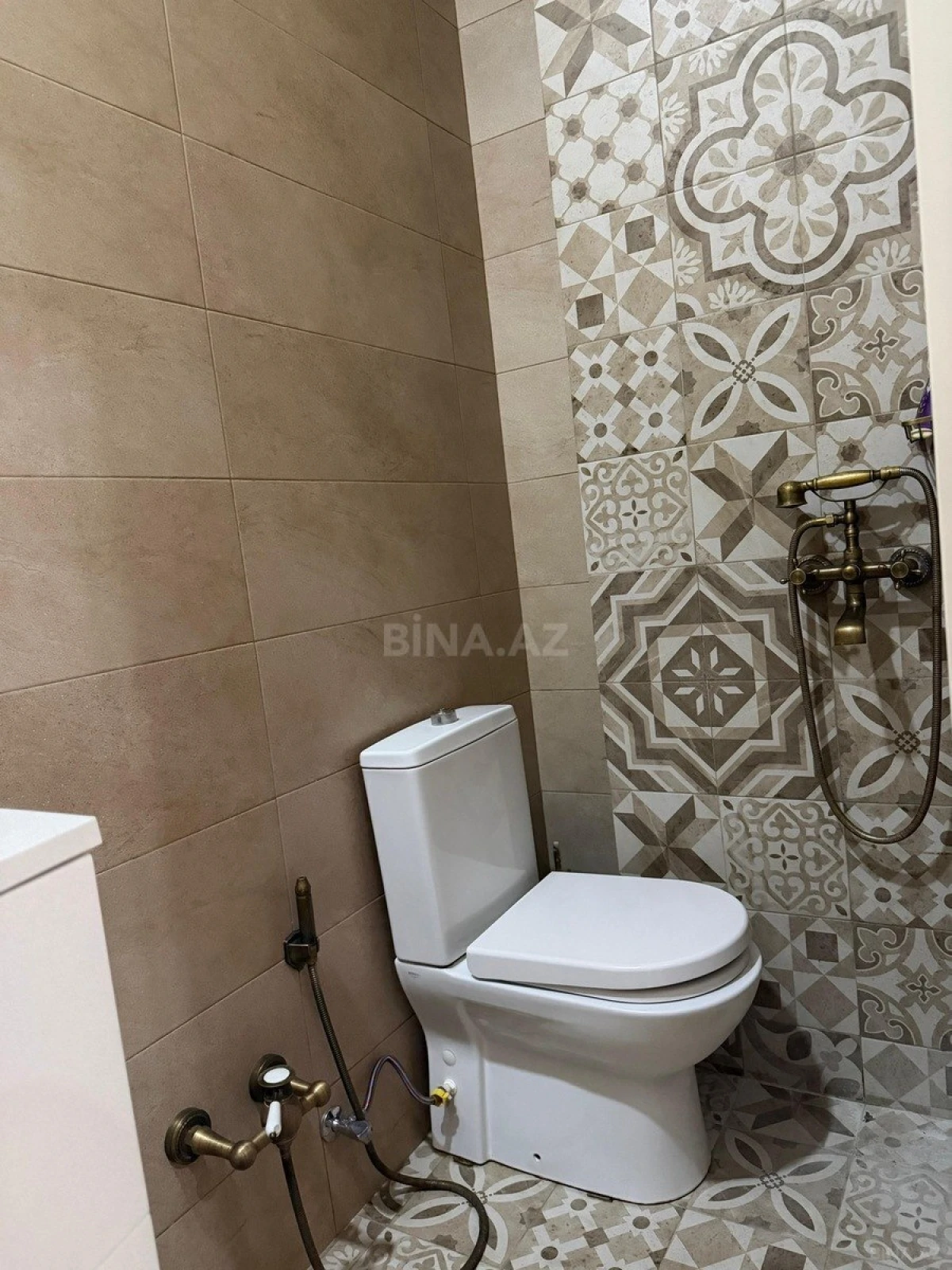 Satılır 4 otaqlı mənzil 157 m²