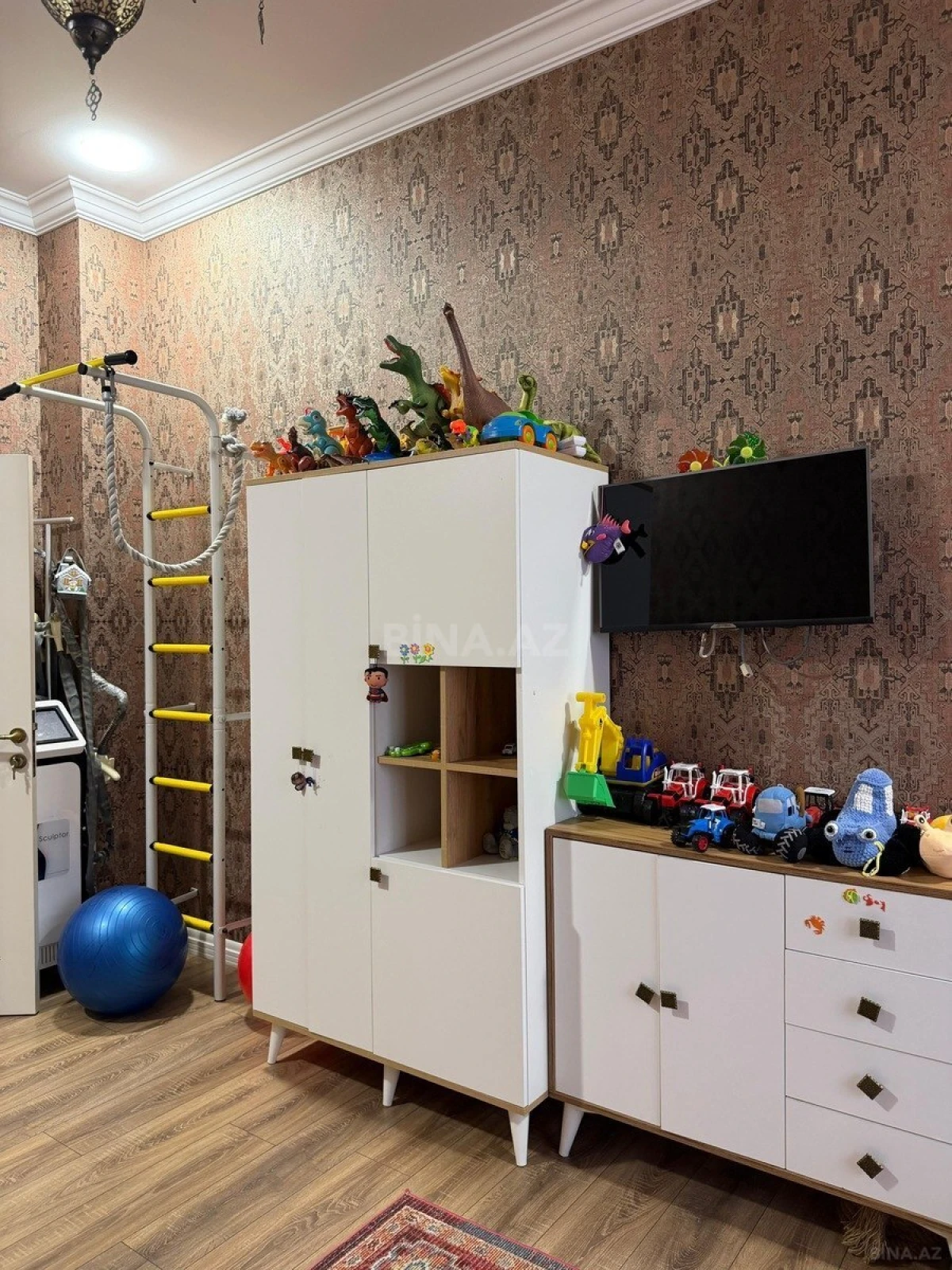Satılır 4 otaqlı mənzil 157 m²