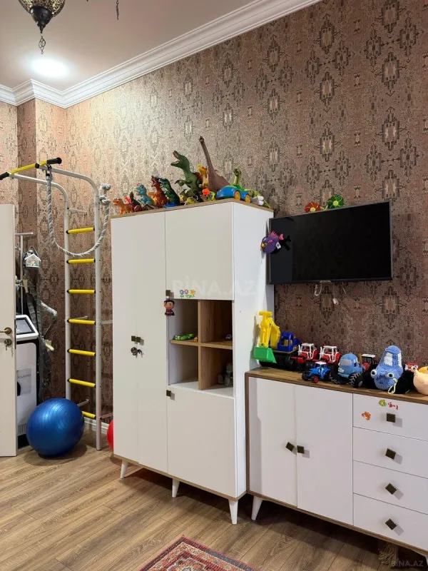 Satılır 4 otaqlı mənzil 157 m²