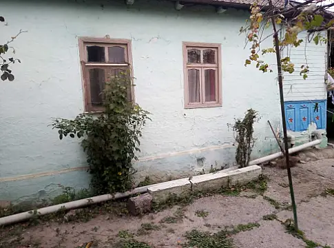 Satılır 3 otaqlı həyət evi 600 m²