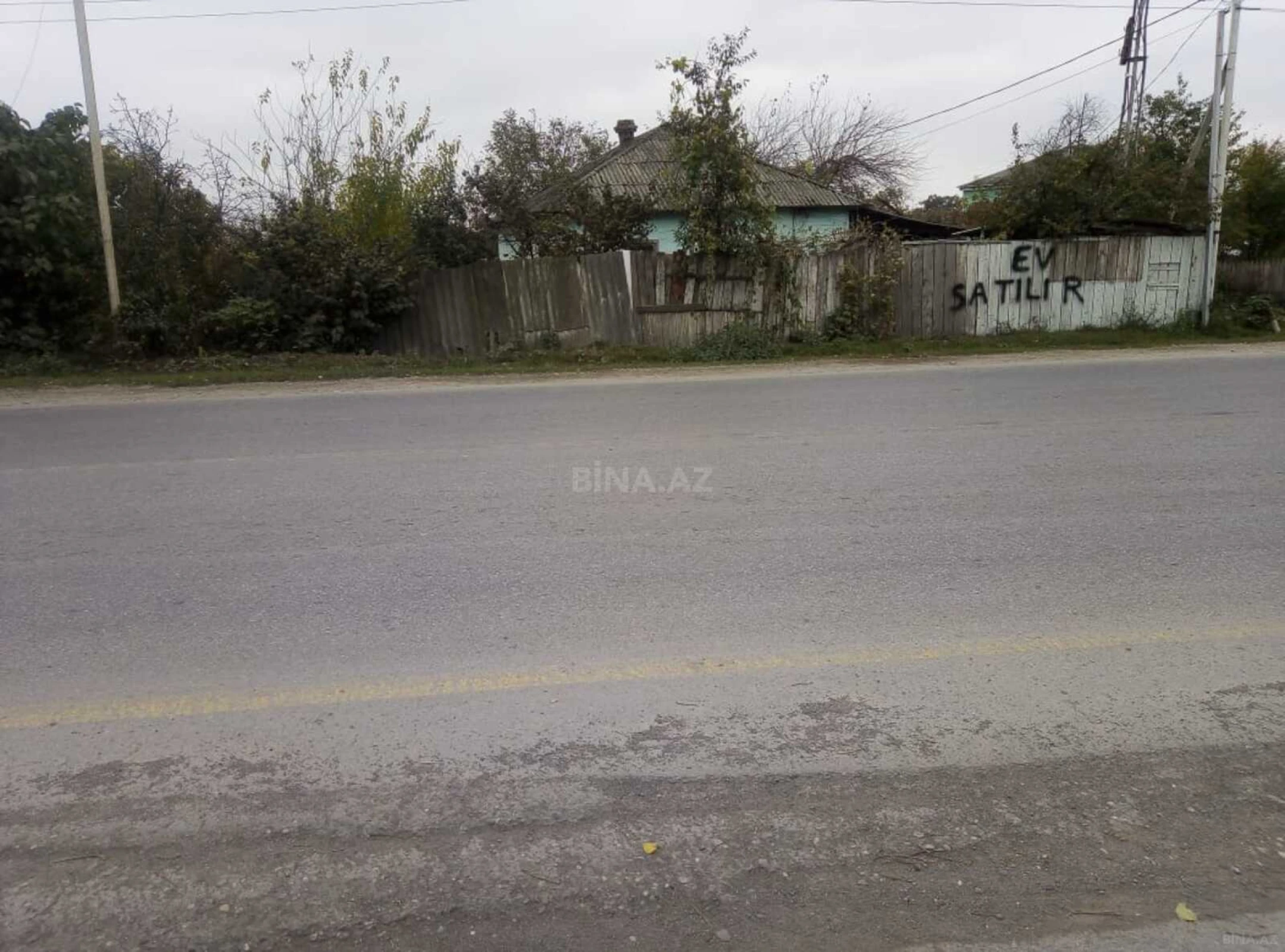 Satılır 3 otaqlı həyət evi 600 m²