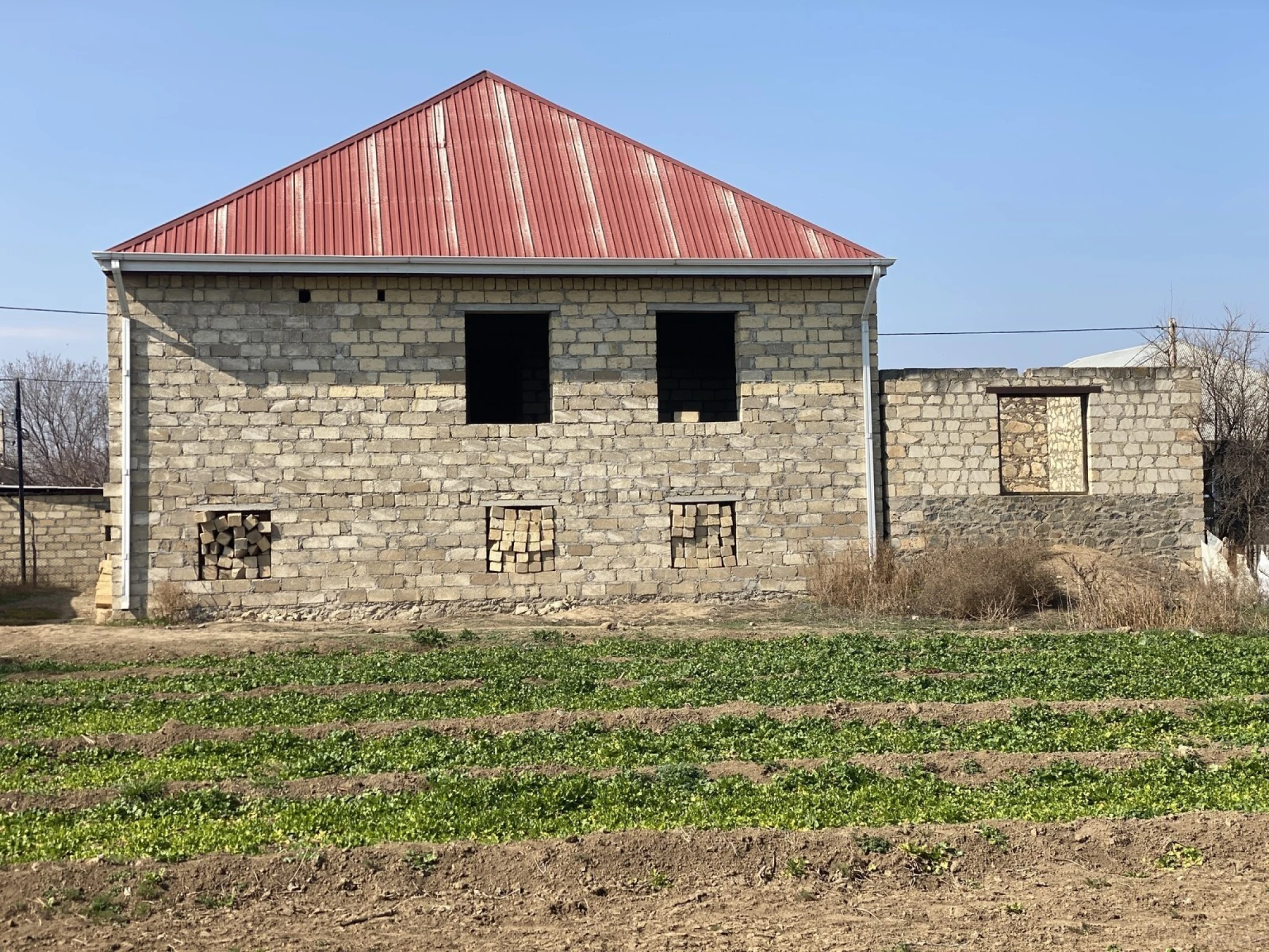 Satılır 9 otaqlı həyət evi 450 m²