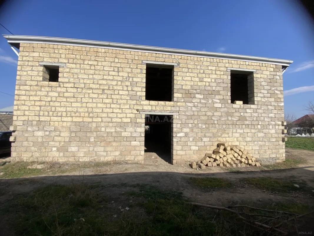Satılır 9 otaqlı həyət evi 450 m²