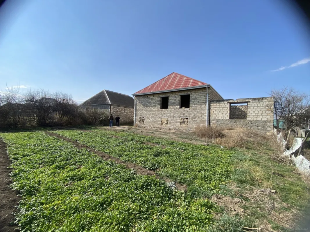 Satılır 9 otaqlı həyət evi 450 m²