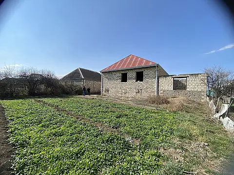 Satılır 9 otaqlı həyət evi 450 m²