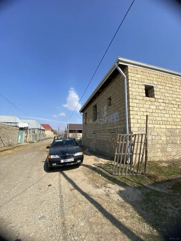 Satılır 9 otaqlı həyət evi 450 m²