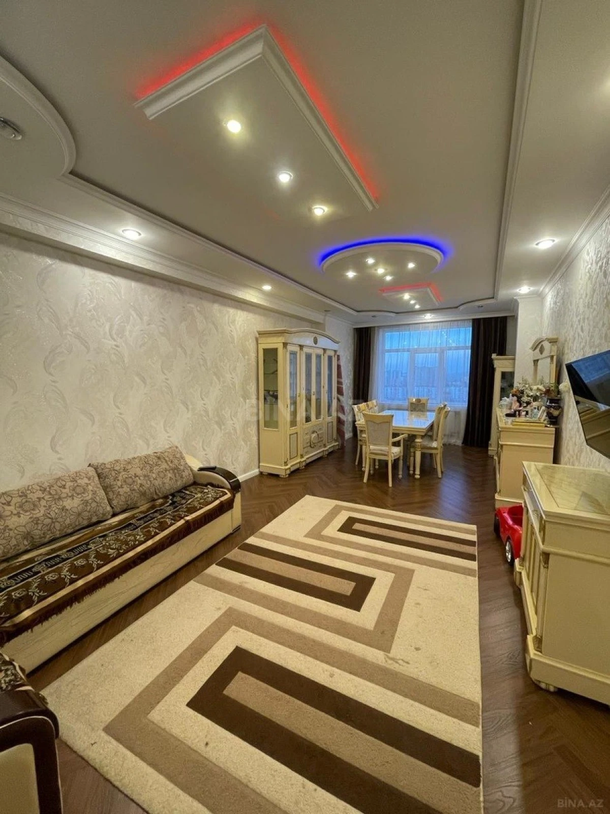 Satılır 3 otaqlı mənzil 125 m²
