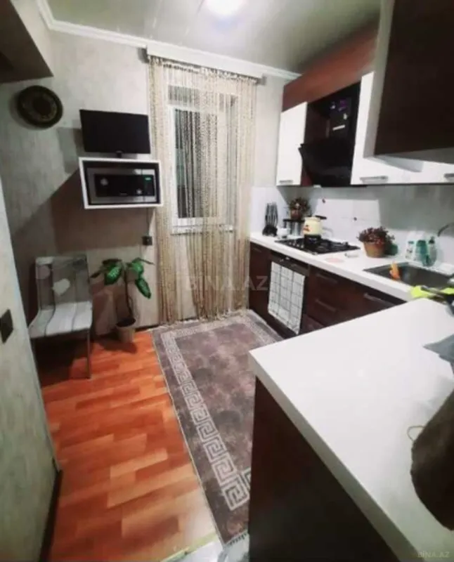 Satılır 5 otaqlı mənzil 100 m²