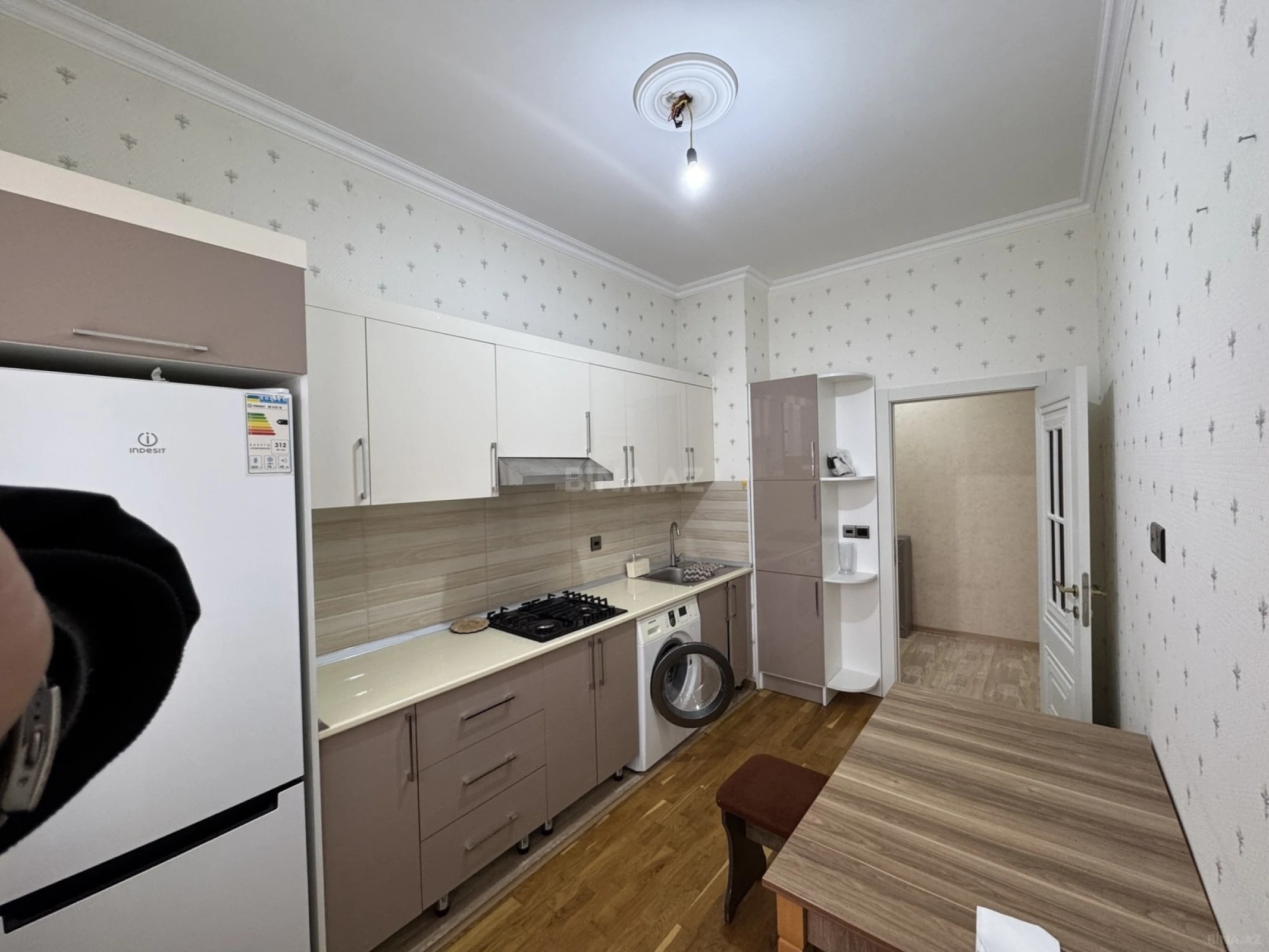 Satılır 2 otaqlı mənzil 61 m²
