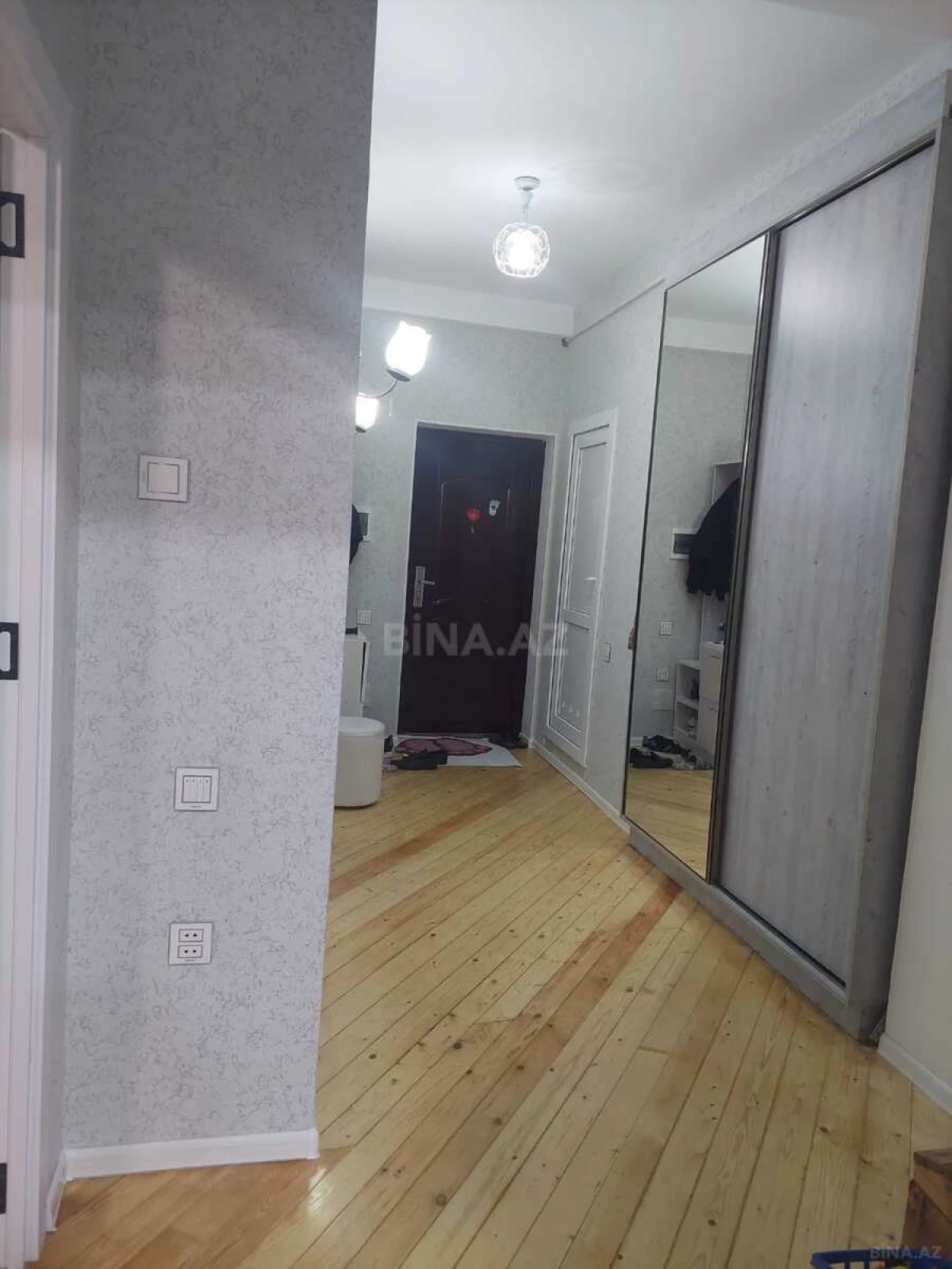 Satılır 2 otaqlı mənzil 71 m²