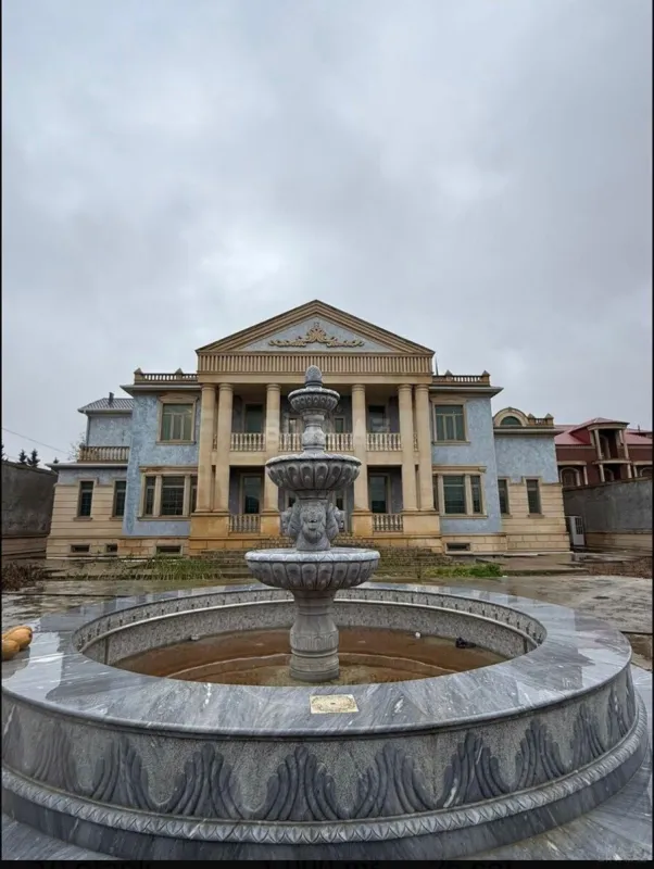 Satılır 10 otaqlı həyət evi 700 m²