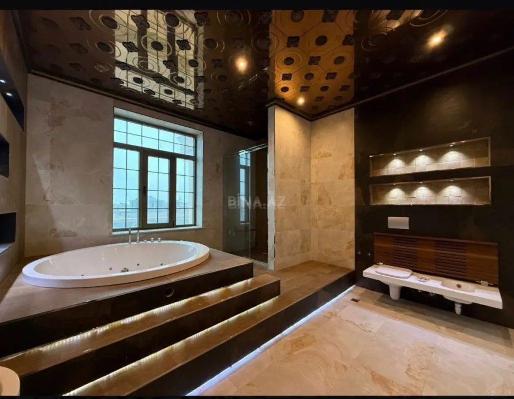 Satılır 10 otaqlı həyət evi 700 m²