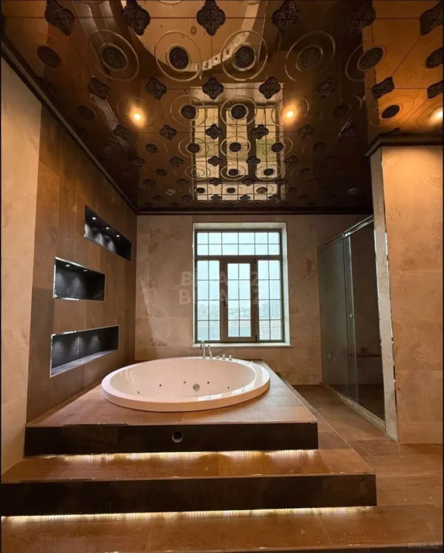 Satılır 10 otaqlı həyət evi 700 m²