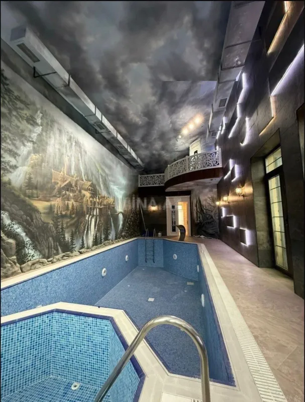 Satılır 10 otaqlı həyət evi 700 m²