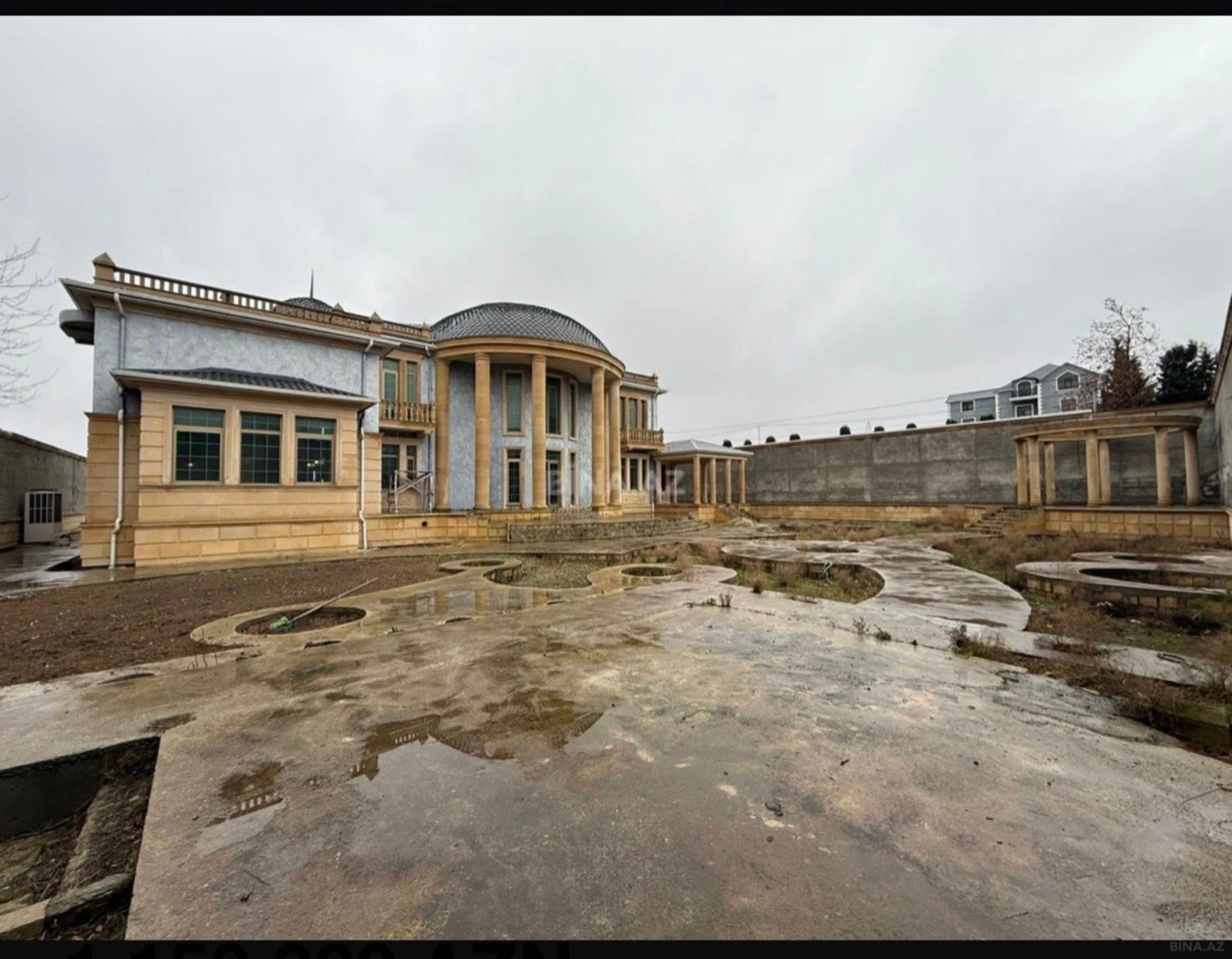 Satılır 10 otaqlı həyət evi 700 m²