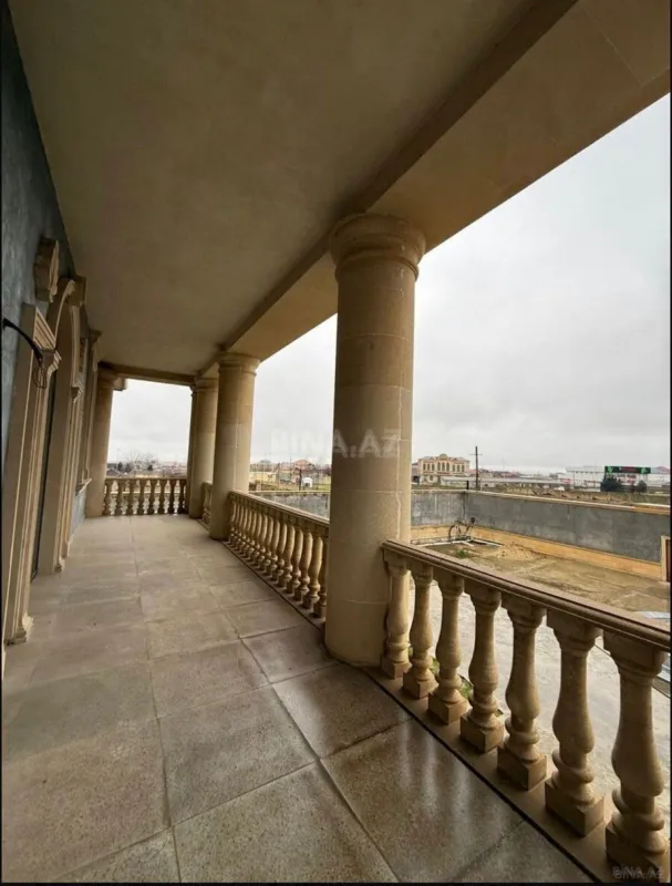 Satılır 10 otaqlı həyət evi 700 m²