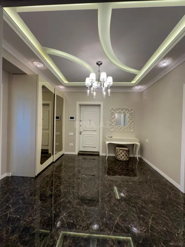 Satılır 3 otaqlı mənzil 137 m²