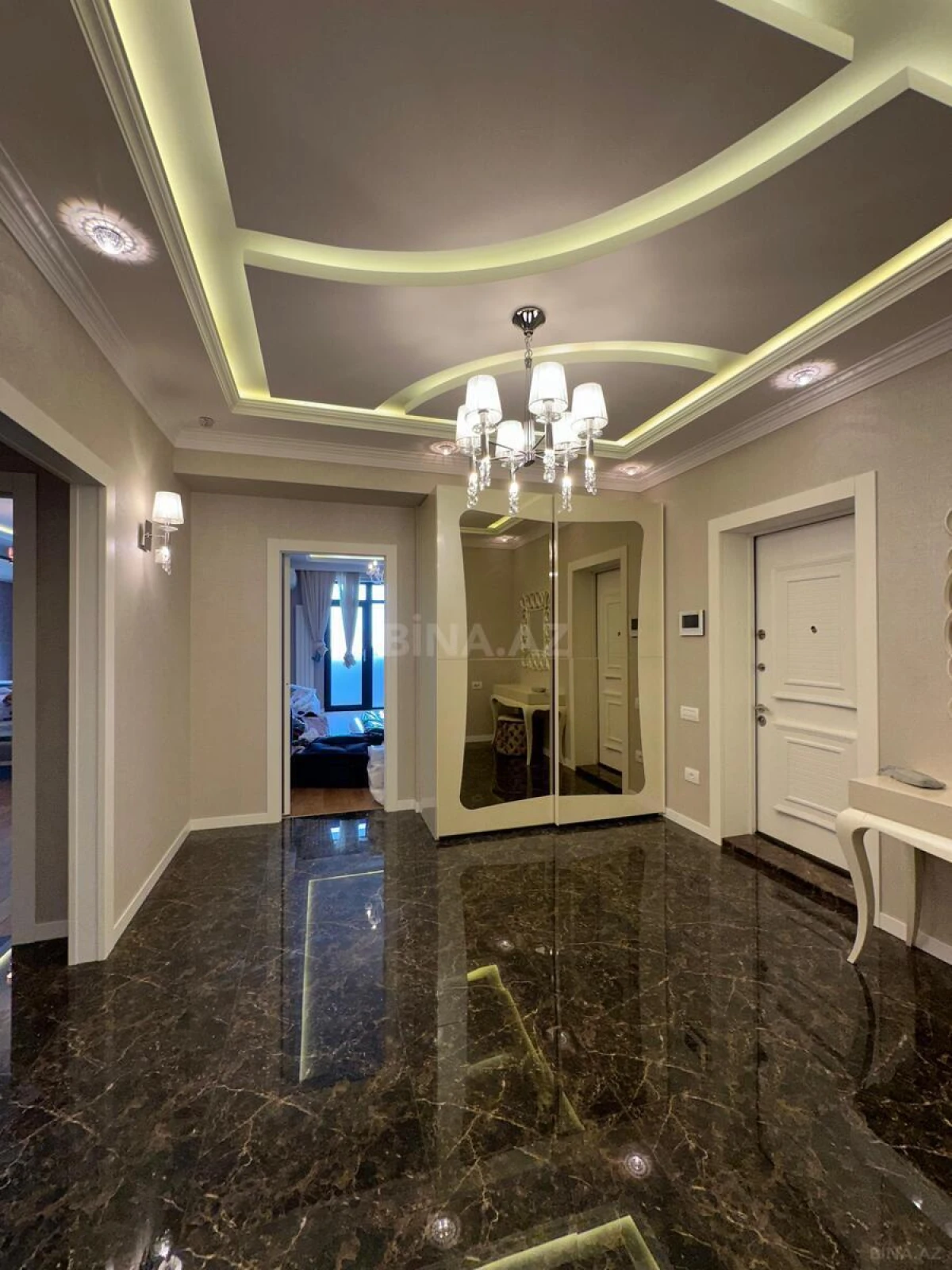 Satılır 3 otaqlı mənzil 137 m²