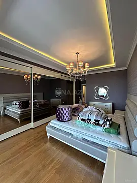 Satılır 3 otaqlı mənzil 137 m²