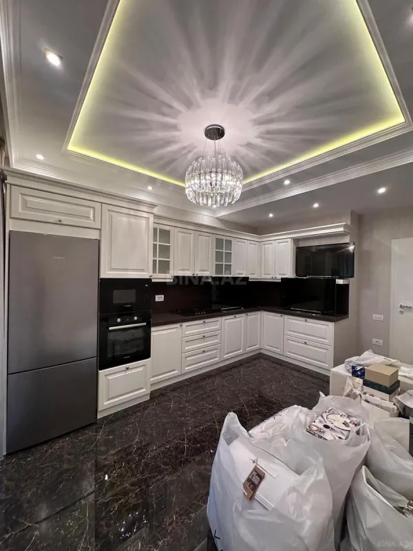 Satılır 3 otaqlı mənzil 137 m²