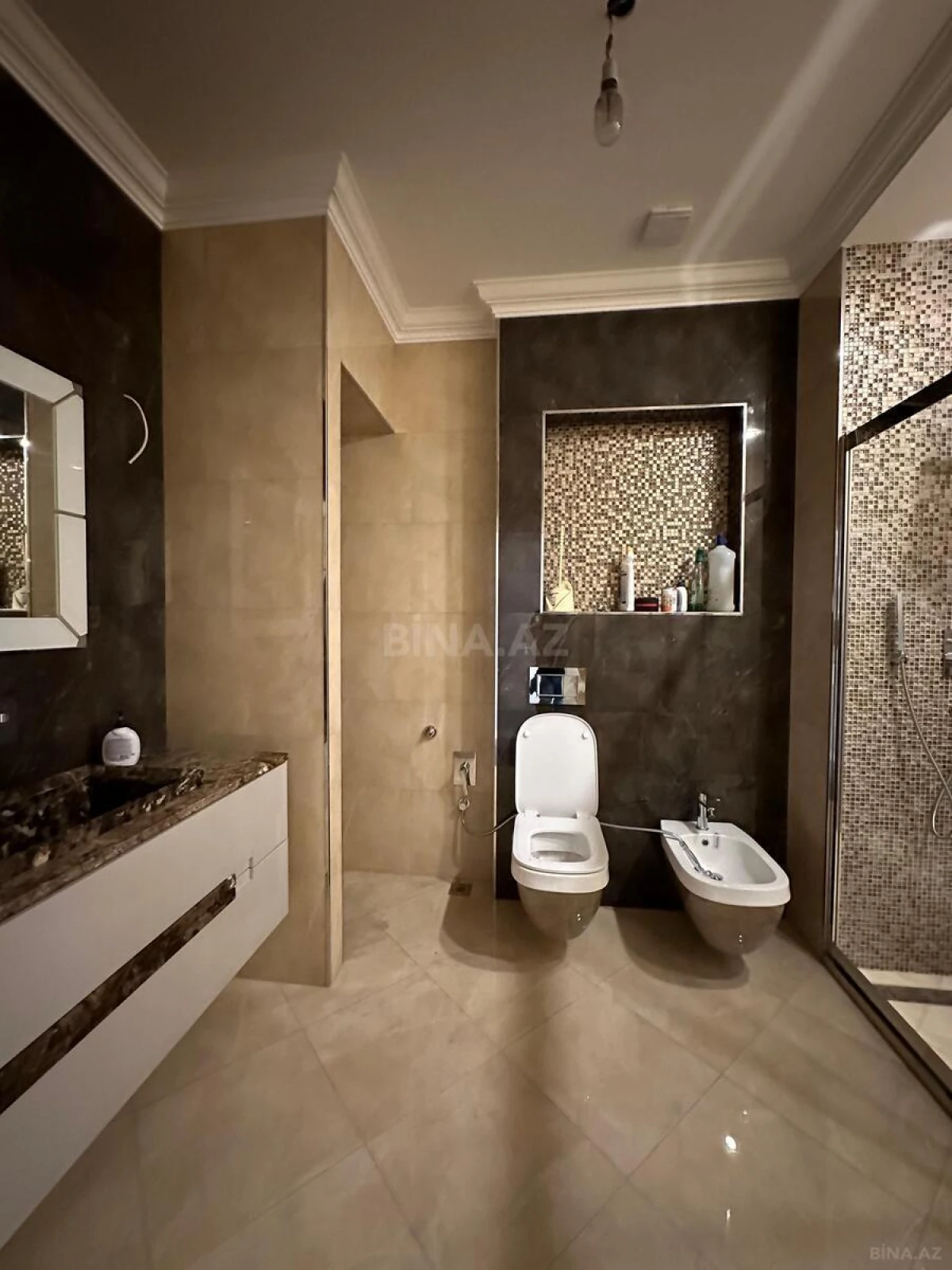 Satılır 3 otaqlı mənzil 137 m²