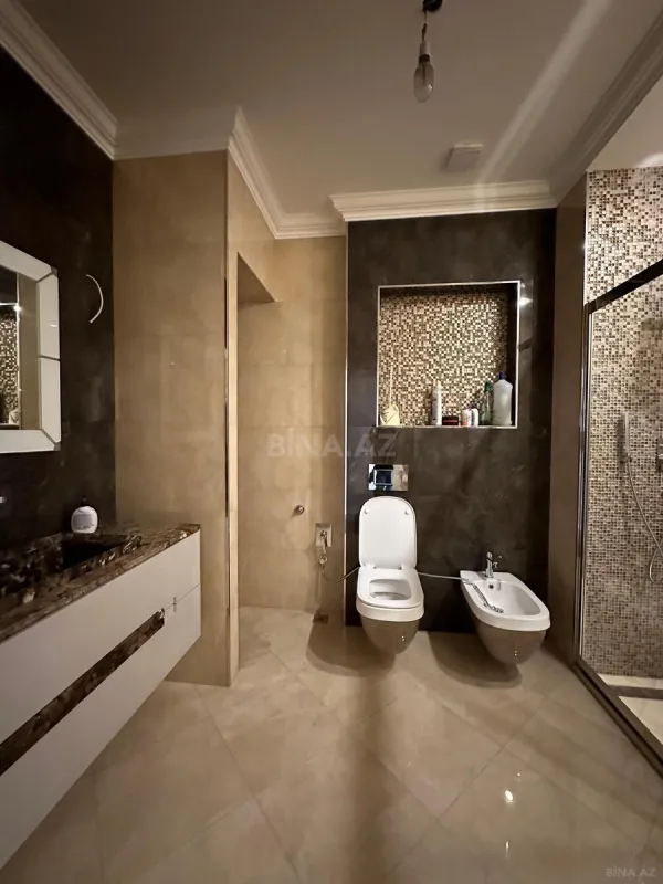 Satılır 3 otaqlı mənzil 137 m²