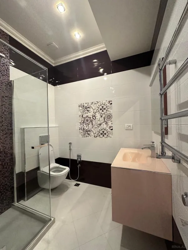 Satılır 3 otaqlı mənzil 137 m²