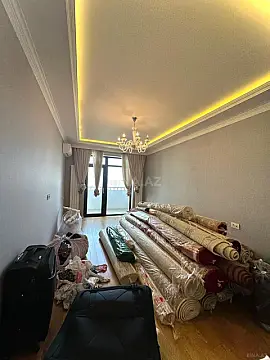 Satılır 3 otaqlı mənzil 137 m²