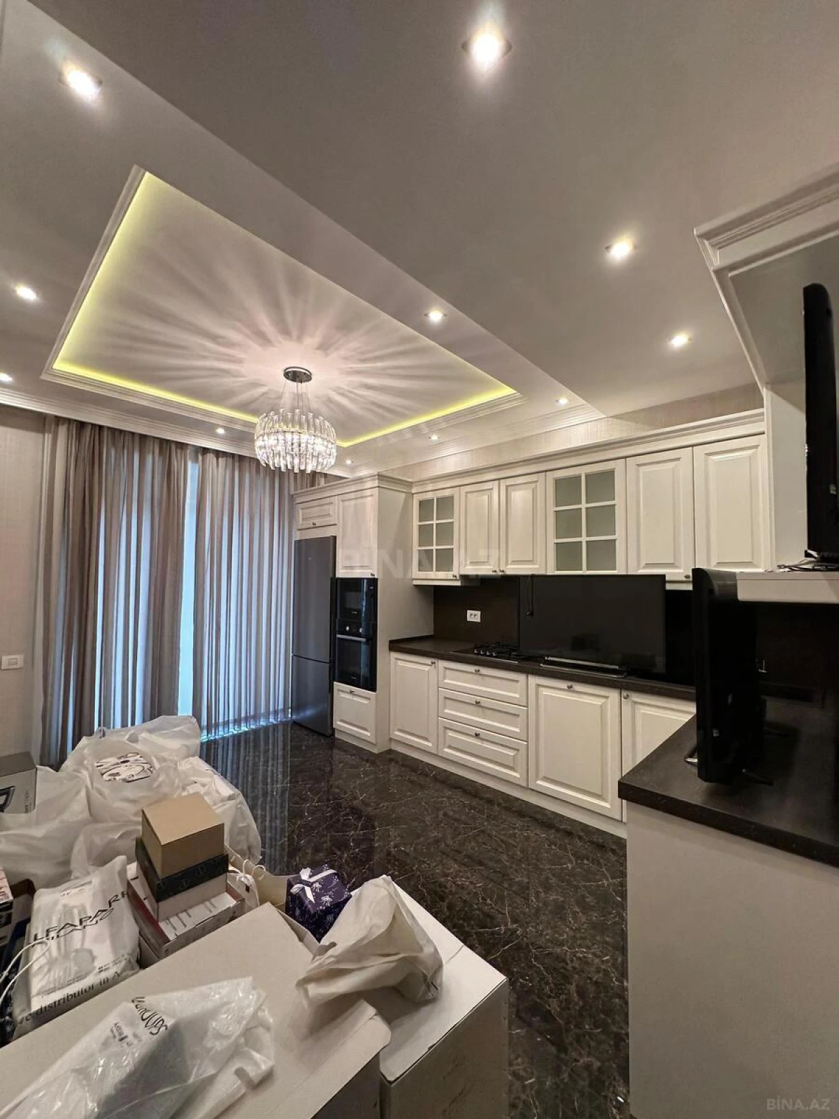 Satılır 3 otaqlı mənzil 137 m²