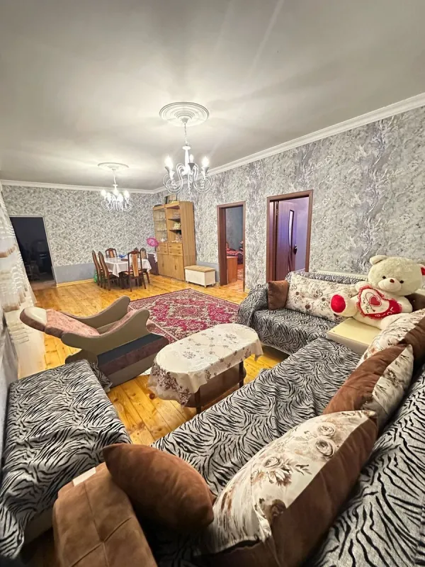 Satılır 5 otaqlı həyət evi 100 m²