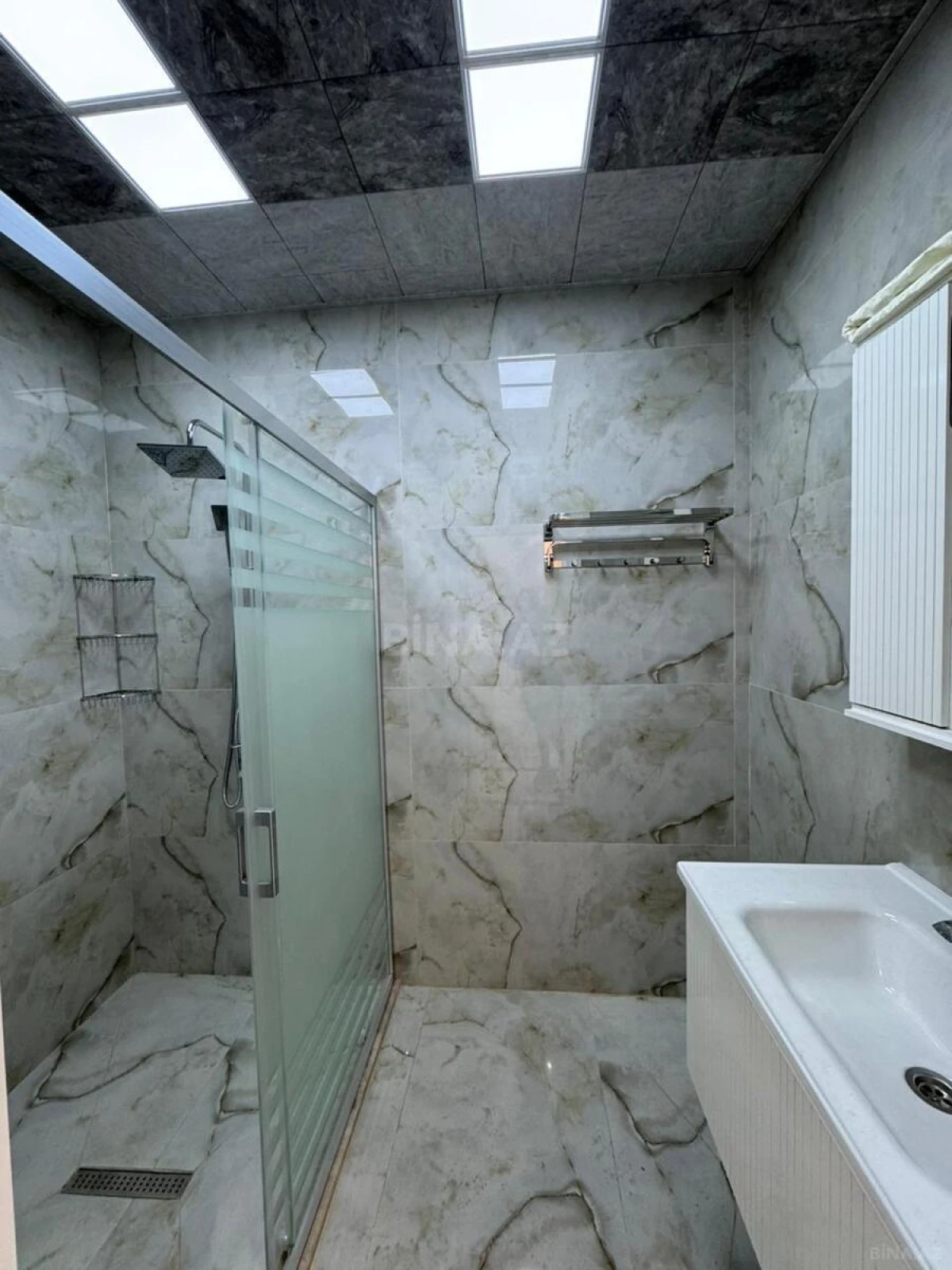 Satılır 3 otaqlı mənzil 105 m²