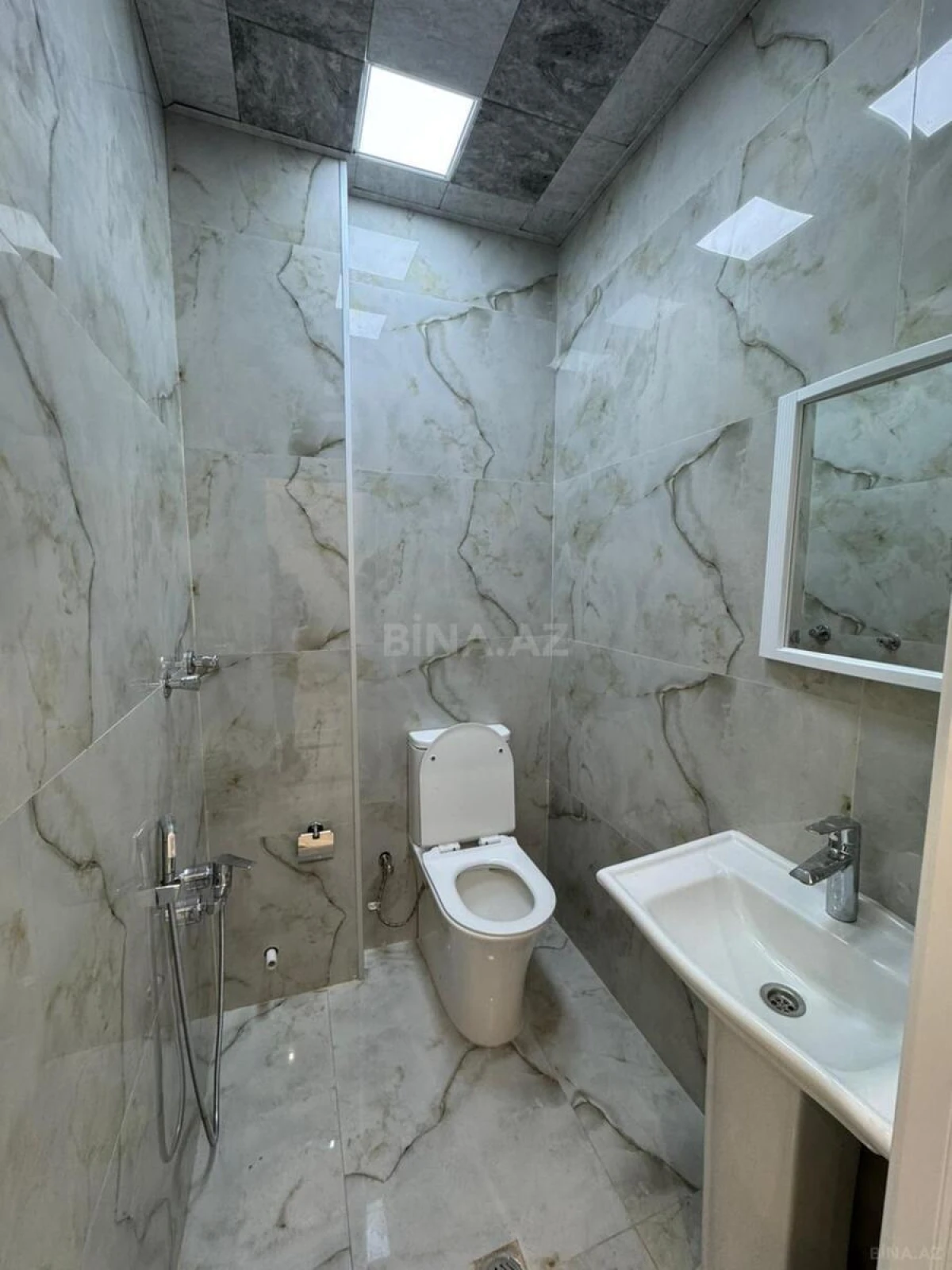 Satılır 3 otaqlı mənzil 105 m²