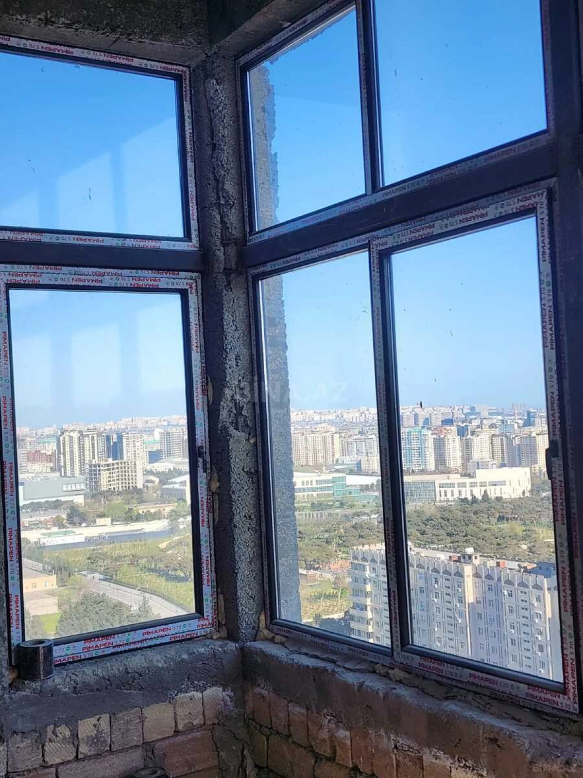 Satılır 3 otaqlı mənzil 180 m²