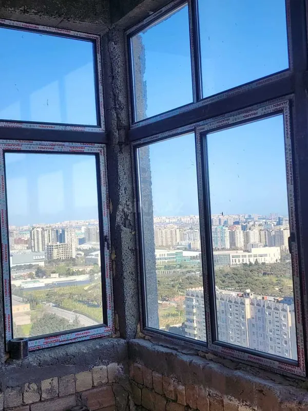 Satılır 3 otaqlı mənzil 180 m²