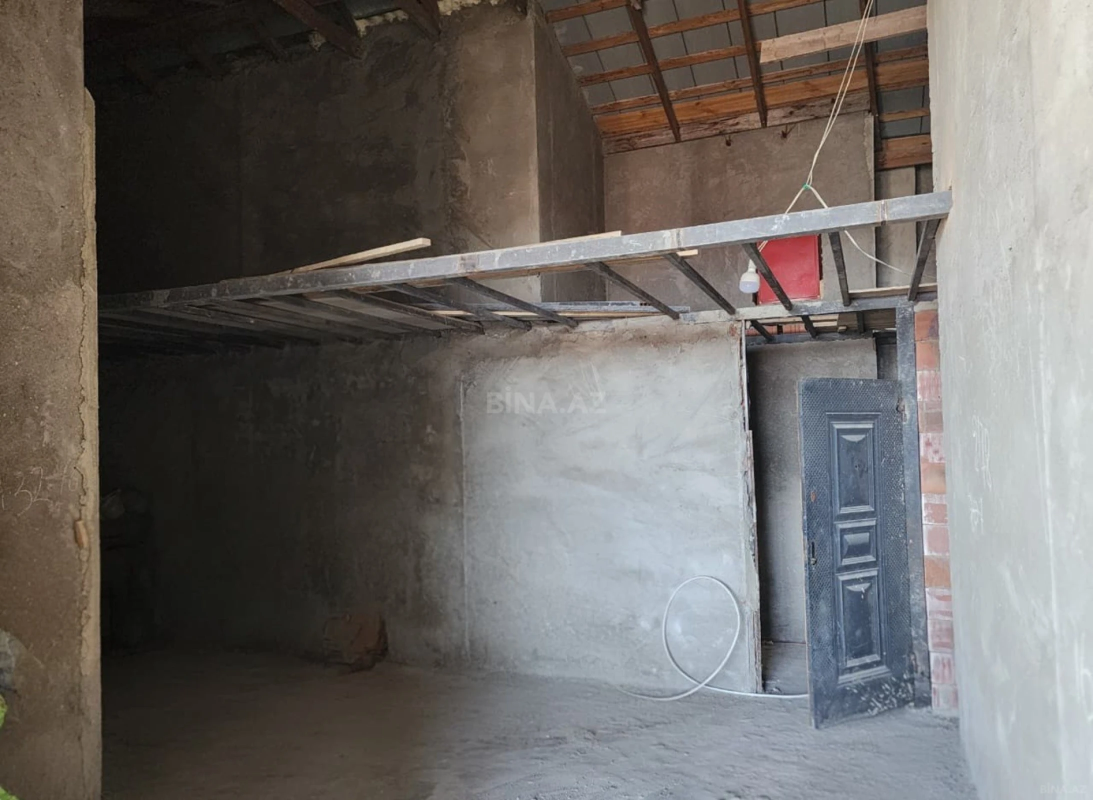 Satılır 3 otaqlı mənzil 180 m²