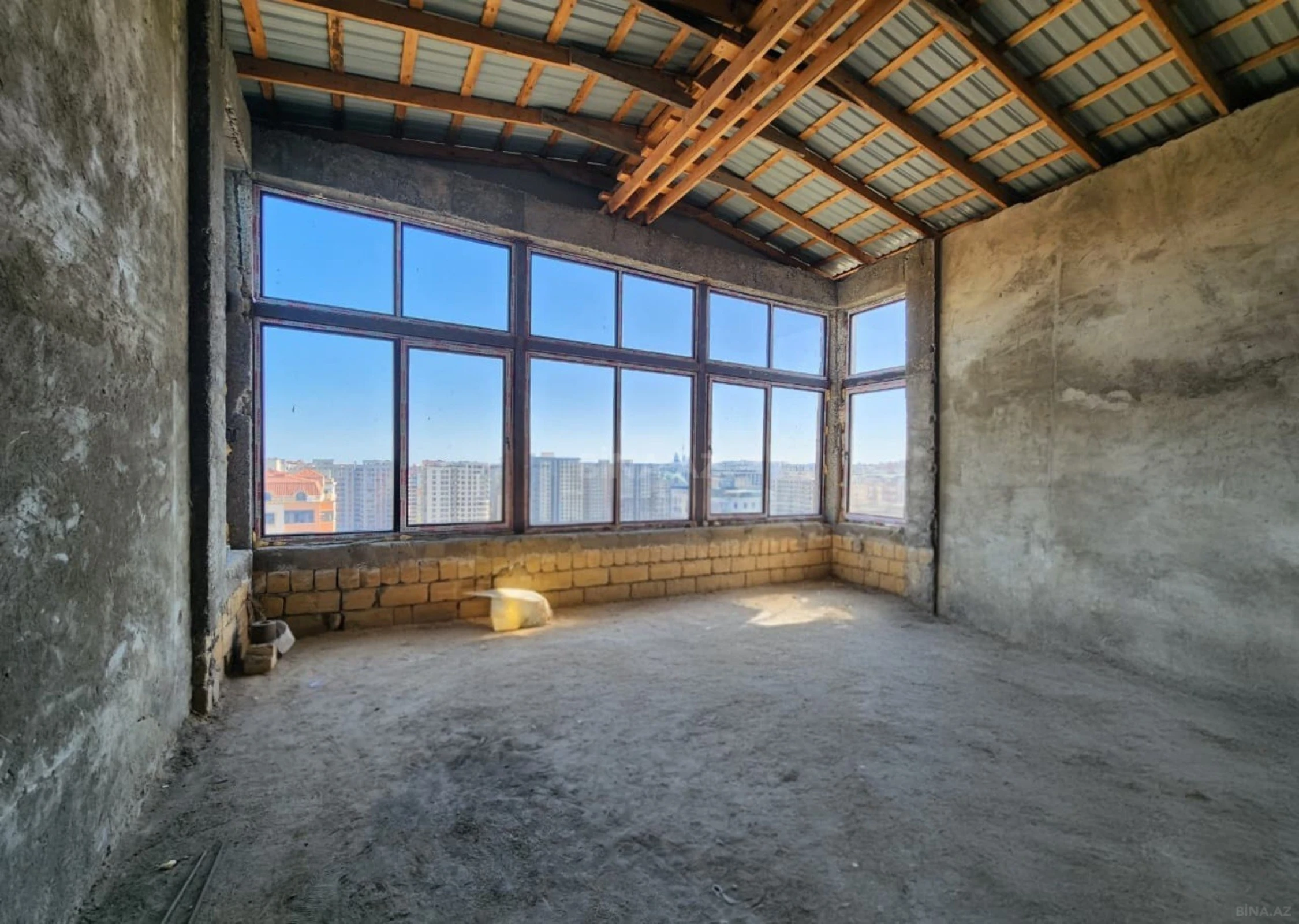 Satılır 3 otaqlı mənzil 180 m²