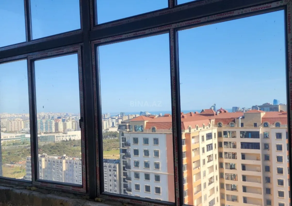 Satılır 3 otaqlı mənzil 180 m²