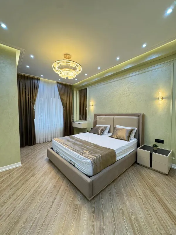 Satılır 3 otaqlı mənzil 130 m²