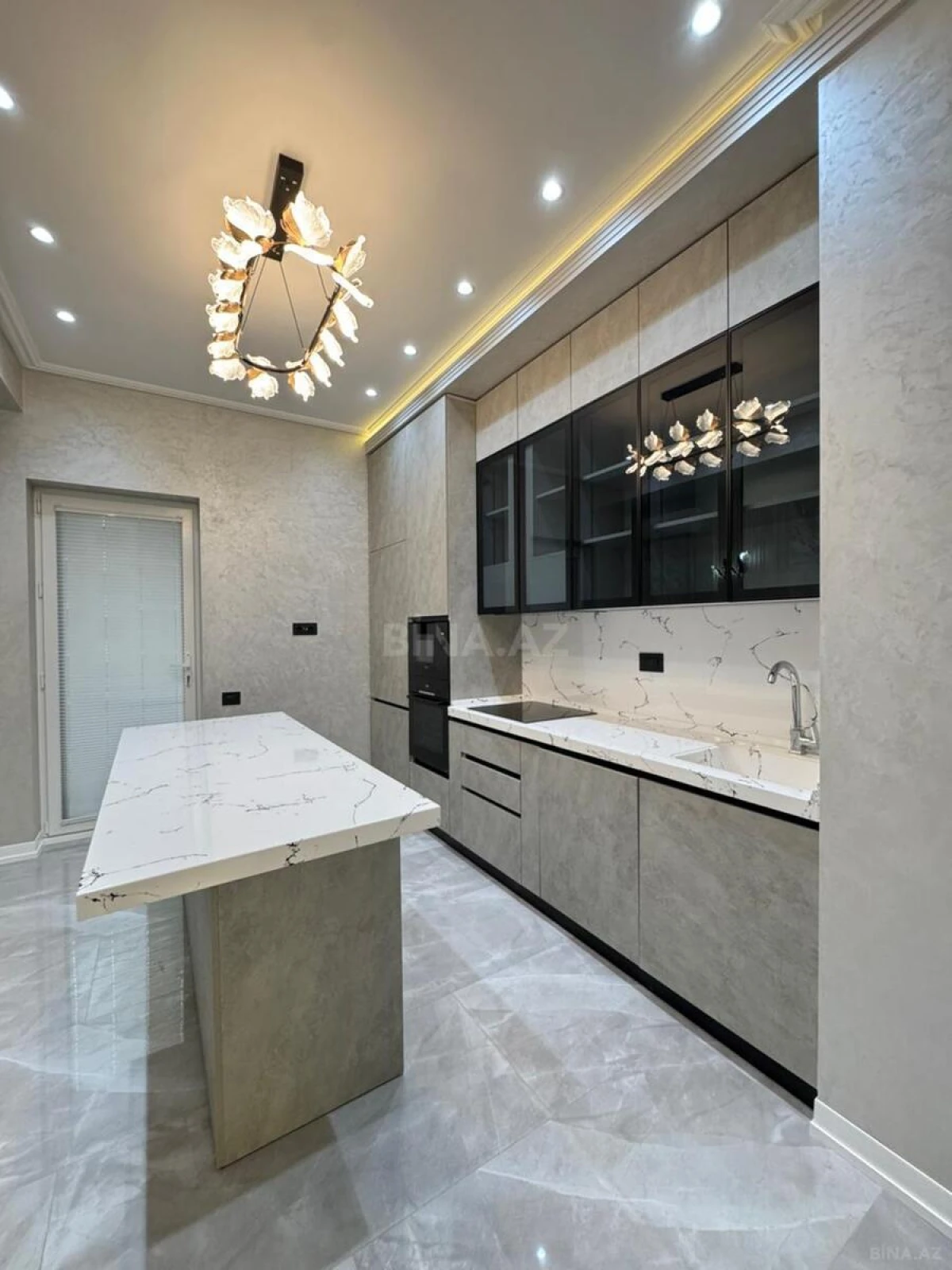 Satılır 3 otaqlı mənzil 130 m²