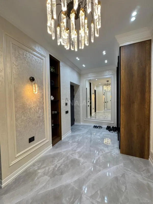 Satılır 3 otaqlı mənzil 130 m²