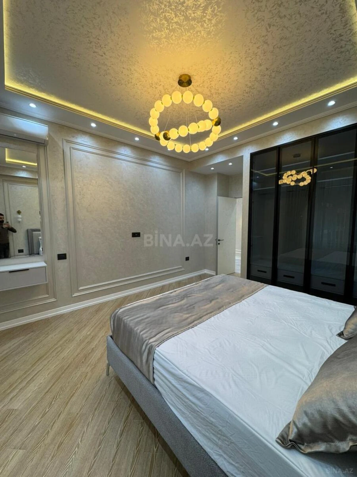 Satılır 3 otaqlı mənzil 130 m²