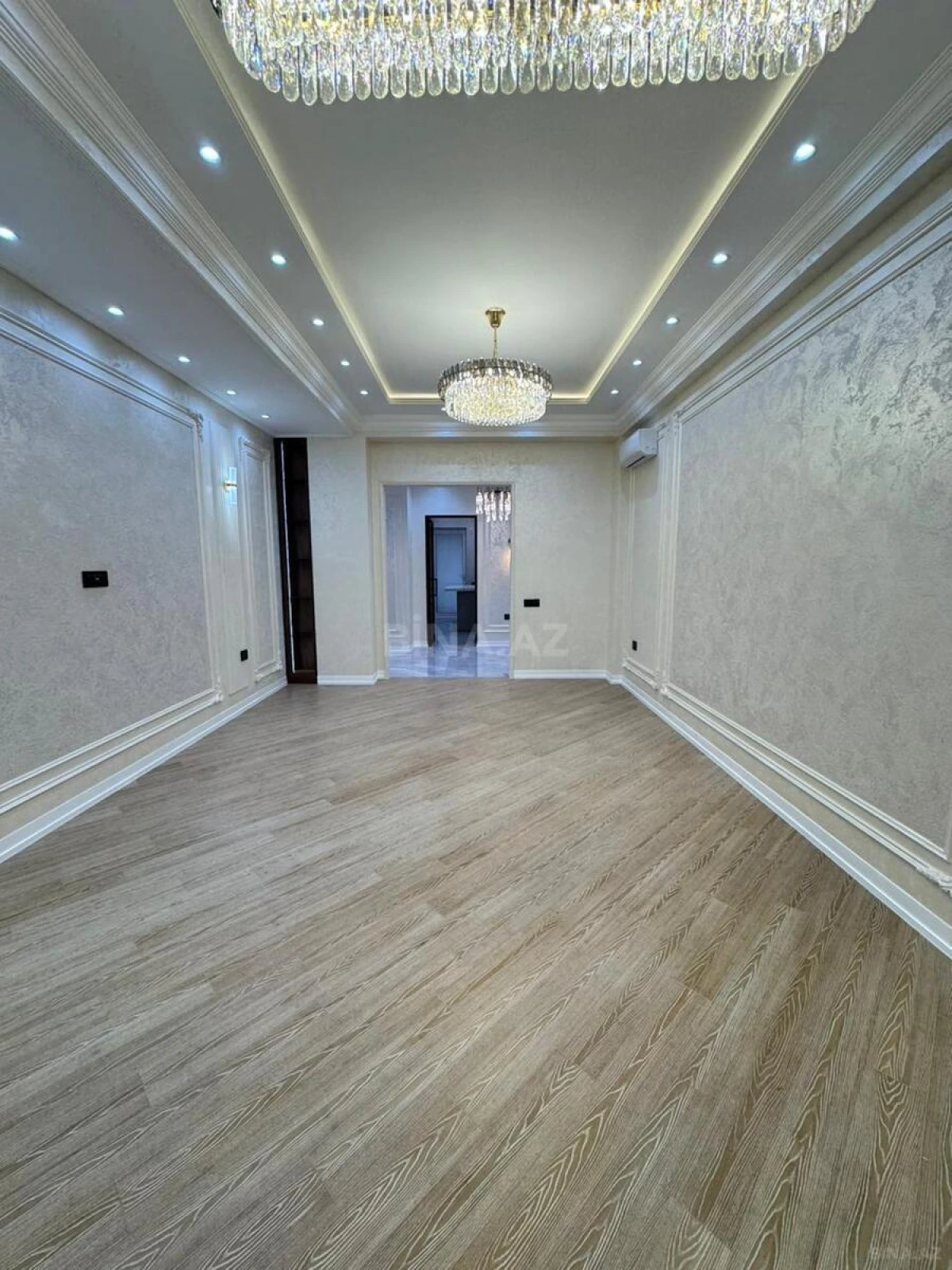 Satılır 3 otaqlı mənzil 130 m²