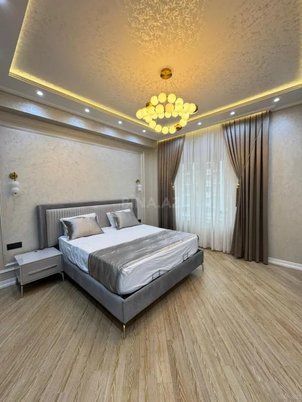Satılır 3 otaqlı mənzil 130 m²