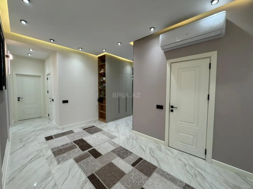 Satılır 3 otaqlı mənzil 138 m²
